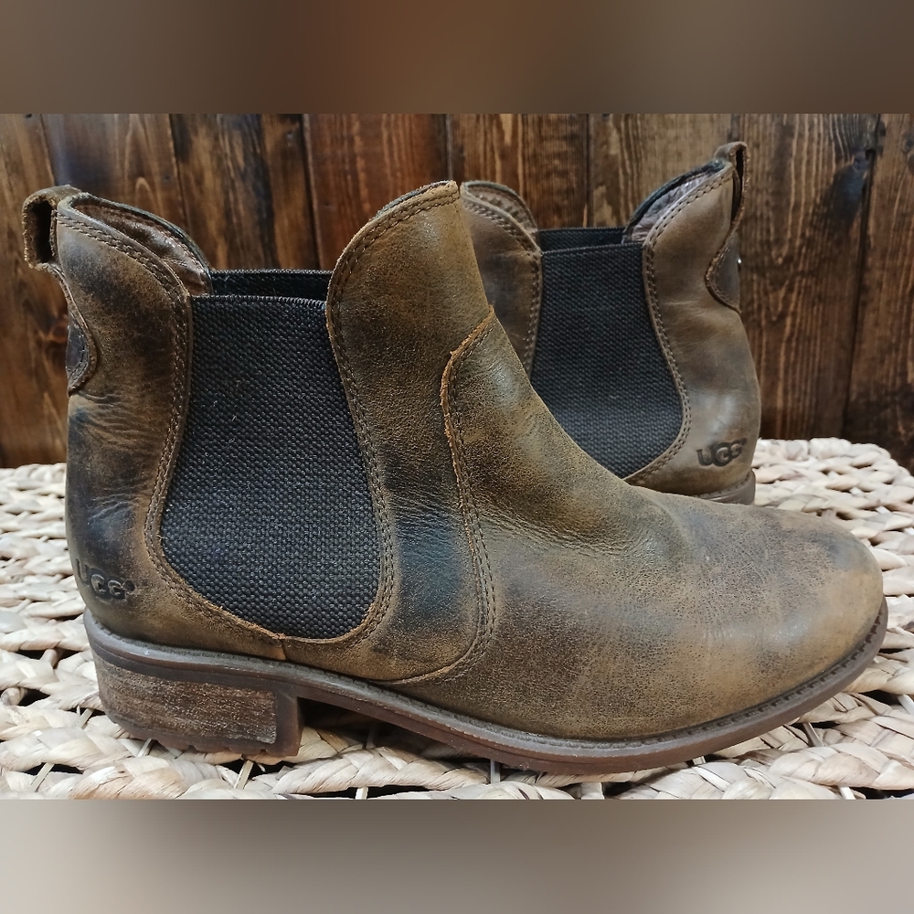 Ugg Chelsea Boot